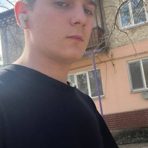 максим