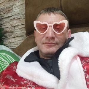 Том