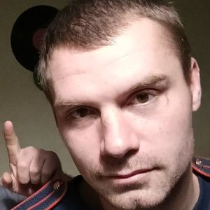 макс