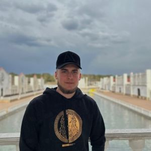 Артём